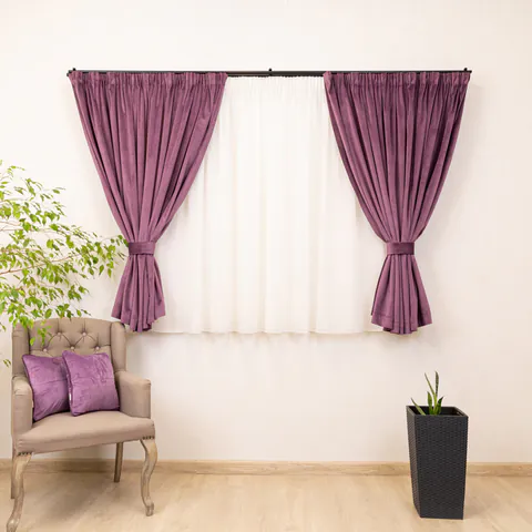 Set 2 draperii scurte cu doua benzi de prindere Hiko COMFY catifea mov, cu rejansa