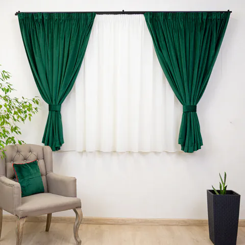 Set 2 draperii scurte cu doua benzi de prindere Hiko COMFY catifea verde smarald, cu rejansa