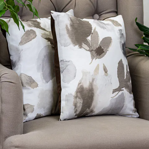 Set doua perne decorative cu fata detasabila, Hiko umbre flori maro 2x40x40cm