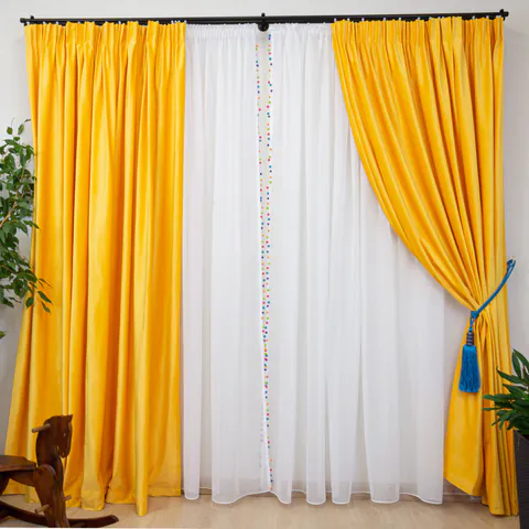 Set 4 piese Hiko pentru copii, doua draperii COMFY catifea galbena si perdele Ana voal alb cu pom pom, cu rejansa