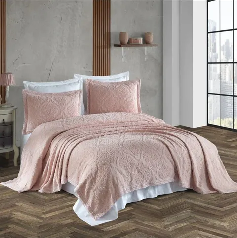 Set cuvertura pique cu broderie si 2 fete de perna Royal Somon (Bumbac 100% brodat)