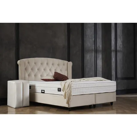 Set Pat tapitat ROSE 160x200 cm, cu saltea, somiera rabatabila si spatiu depozitare, stofa bej + 2 Noptiere BLACKBERRY cu 1 usa, stofa bej