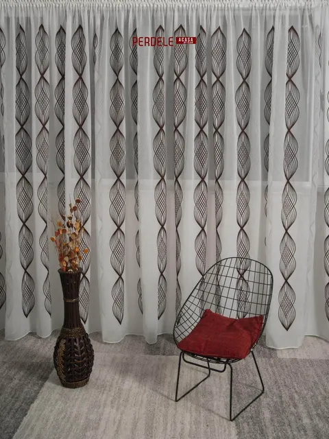 Perdea in brodat ivoire,maro