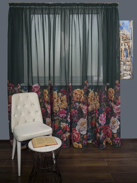 Perdea tip in verde, flori multicolore