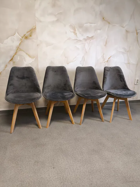 SET 4 SCAUNE DYA disponibil un set