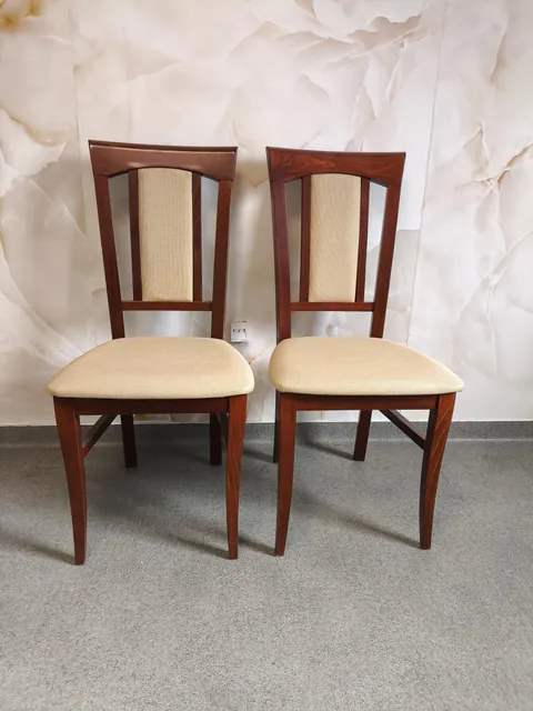 set 2 scaune nr 7 disponibil un set