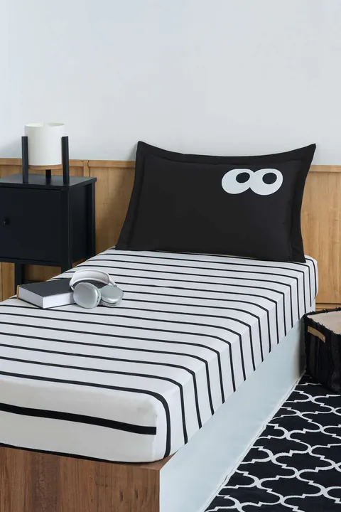 Set de pat pentru o persoana (cearceaf cu elastic si perna) 2 piese, L'essentiel Maison, Funny Cizgili, Negru