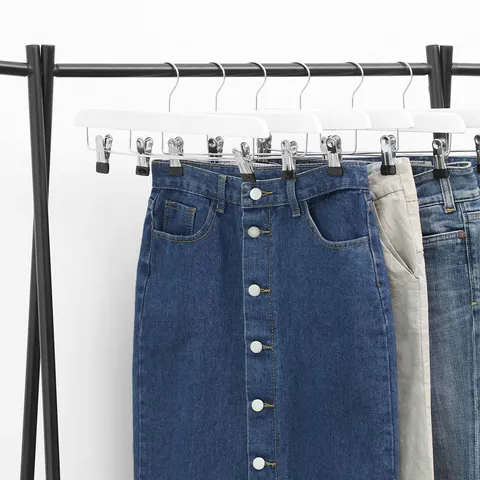 Set 8 umerase de lemn pentru fuste si pantaloni Clips, Songmics, 35.5x1.1x16.2 cm, max 3 kg, lemn Schima, alb