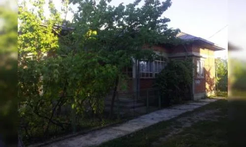 Casa la rosu locuibila,sat Varnita com Sirna jud PH