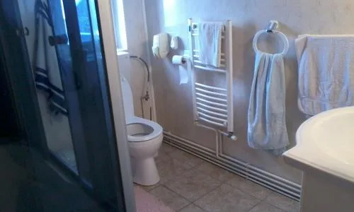 Proprietar, vand/schimb,vila rustica,noua, la munte, P+E,teren 815mp, SACELE, intrare Brasov