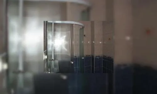 Proprietar Ofer spre INCHIRIERE Apartament 2 camere lux, central - la pret de criza!!