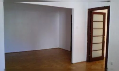 2 apartamente de 2 si 3 camere lipite printr-un perete