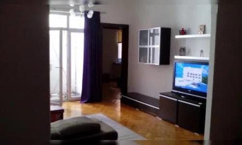 2 apartamente de 2 si 3 camere lipite printr-un perete