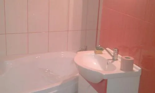 Vand apartament 2 camere, str.Garofitei.Conditii excelente.
