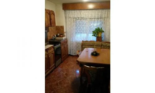 proprietar inchiriez apartament cu 4 camere in Oradea, zona Rogerius, str. Sovata.