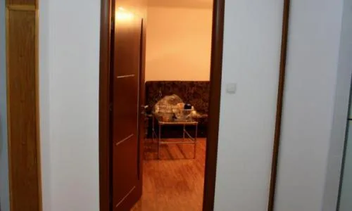 Proprietar, inchiriez apartament 4 camere in zona mall Vitan.