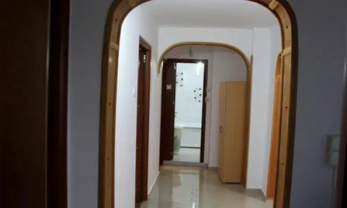 Proprietar, inchiriez apartament 4 camere in zona mall Vitan.