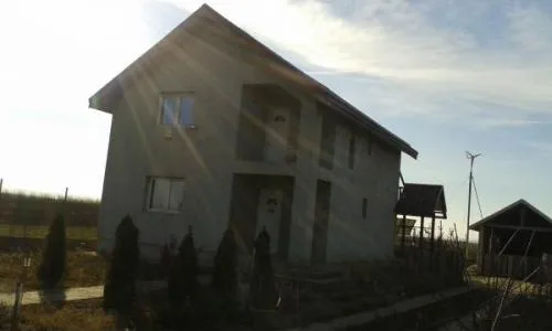 V?nd vila -casa vacanta +teren intravilan 3300m2
