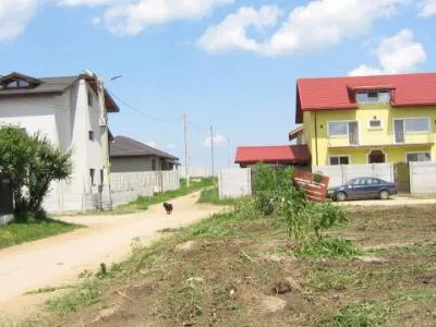 V?nd teren construibil intravilan ?n Vestul Bucure?tiului , dou? deschideri , ?n Dragomire?ti- Vale / Ilfov , zona Prim?riei , Liceului , la 5 min. de Bucure?ti