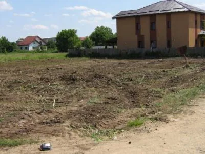 V?nd teren construibil intravilan ?n Vestul Bucure?tiului , dou? deschideri , ?n Dragomire?ti- Vale / Ilfov , zona Prim?riei , Liceului , la 5 min. de Bucure?ti