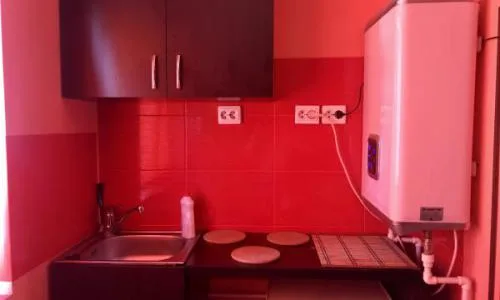 Decat sa stai cu chirie.....mai bine sa ai coltisorul tau