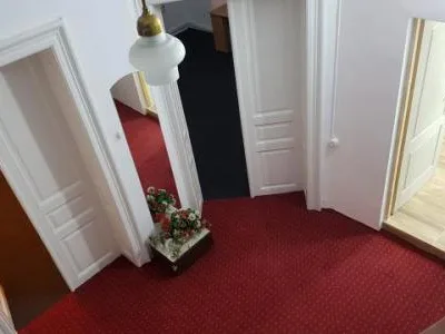 Ofer spre inchiriere vila situata stradal si central ,zona Foisorul de Foc