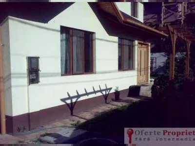 Casa de vanzare, 5 camere, cu gradina si terasa, cu loc de parcare 2 masini in curte, strada privata (servitute cu porti de acces), vis-a-vis de fostele sere