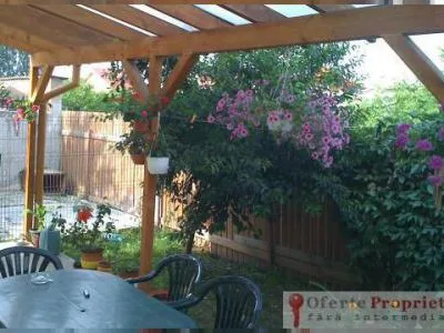 Casa de vanzare, 5 camere, cu gradina si terasa, cu loc de parcare 2 masini in curte, strada privata (servitute cu porti de acces), vis-a-vis de fostele sere
