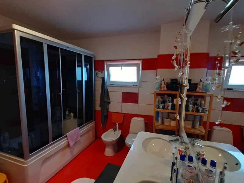 Casa cu teren de 1000mp