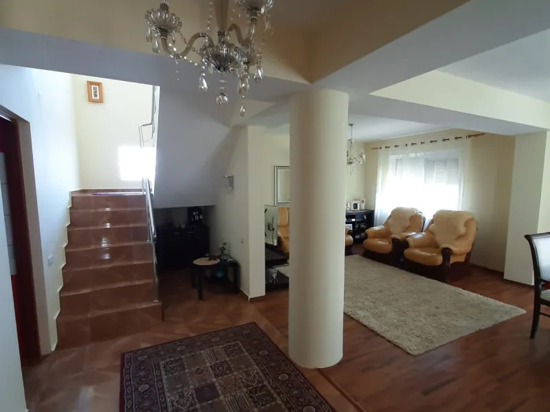 Casa cu teren de 1000mp