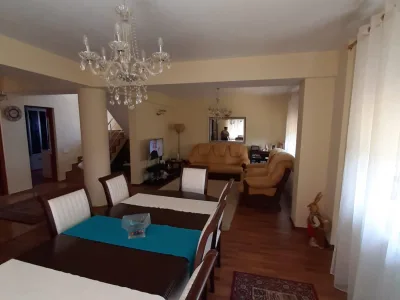 Casa cu teren de 1000mp