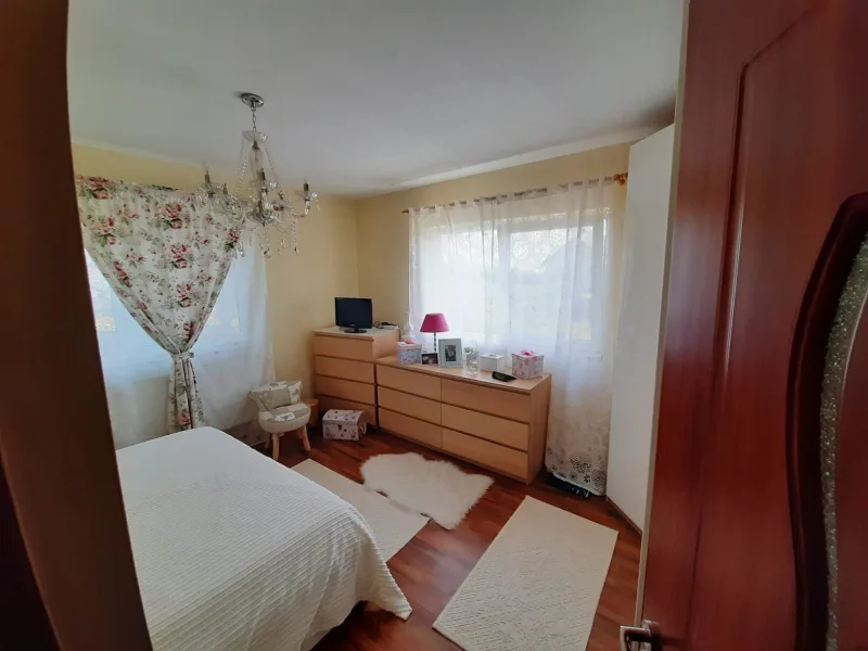 Casa cu teren de 1000mp