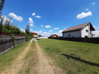 Casa cu teren de 1000mp