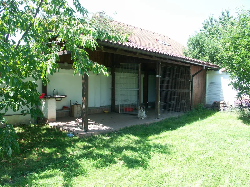 Vila cu etaj la curte Ghimbav