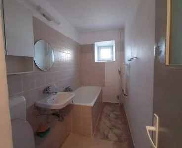 PROPRIETAR vand GARSONIERA 42mp, transformata in 2 cam - Mall Vitan