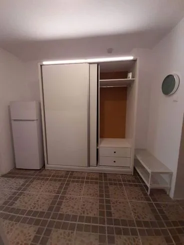 PROPRIETAR vand GARSONIERA 42mp, transformata in 2 cam - Mall Vitan