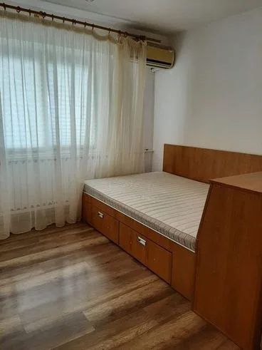 PROPRIETAR vand GARSONIERA 42mp, transformata in 2 cam - Mall Vitan