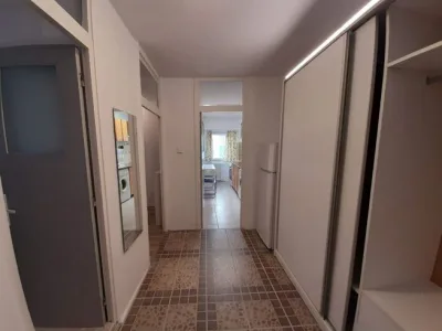 PROPRIETAR vand GARSONIERA 42mp, transformata in 2 cam - Mall Vitan