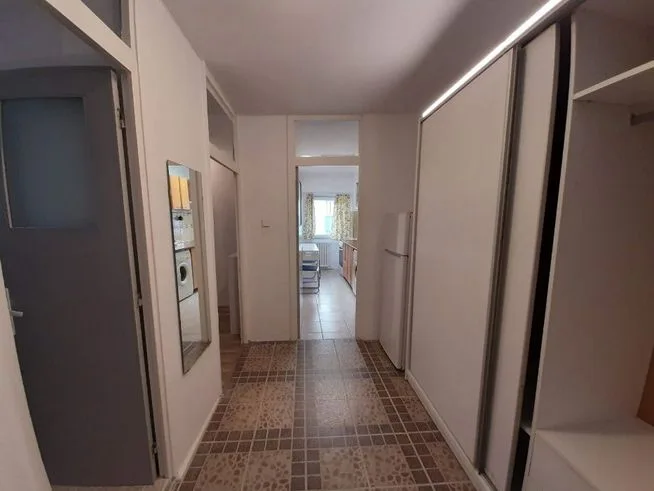 PROPRIETAR vand GARSONIERA 42mp, transformata in 2 cam - Mall Vitan