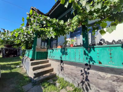 Vand casa batraneasca+teren, jud Vrancea