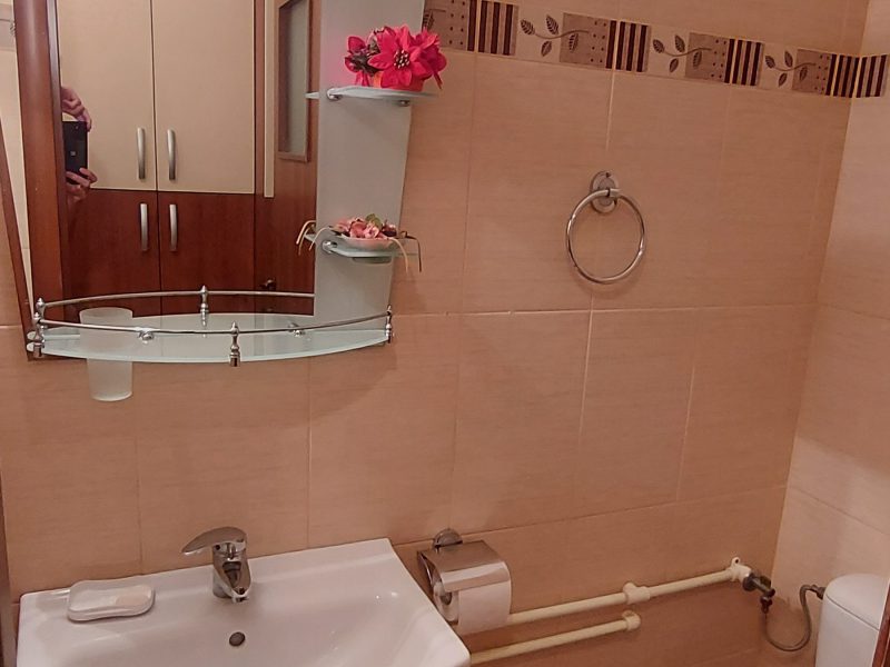 Inchiriez apartament 3 camere, utilat si mobilat