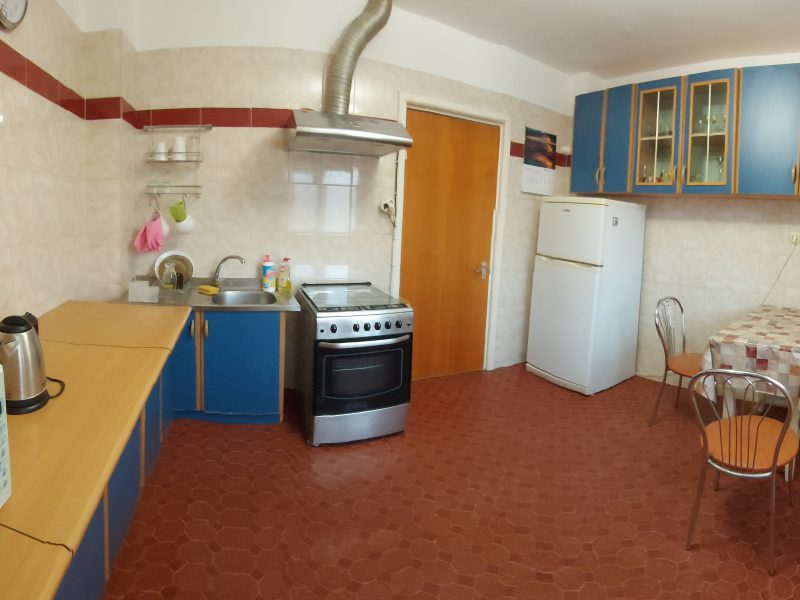 Inchiriez apartament 3 camere, utilat si mobilat