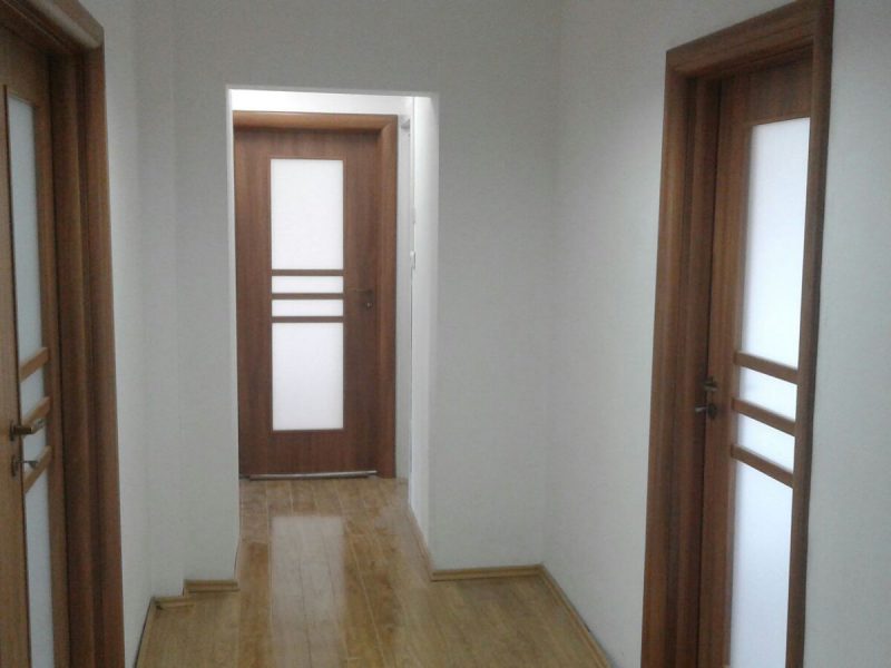 Ofer pentru inchiriere apt. 4 camere Piata Victoriei vizavi de America House