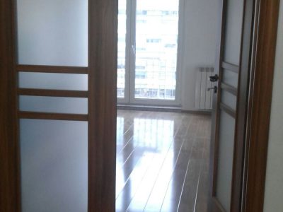 Ofer pentru inchiriere apt. 4 camere Piata Victoriei vizavi de America House