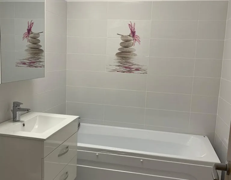 Inchiriez apartament 2 camere