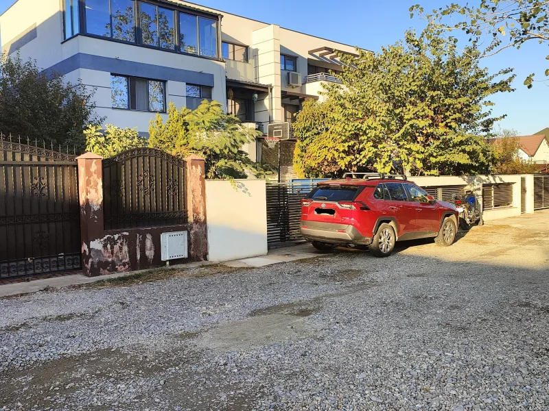 Proprietar: vand 500 m2 de teren intr-o comunitate frumoasa