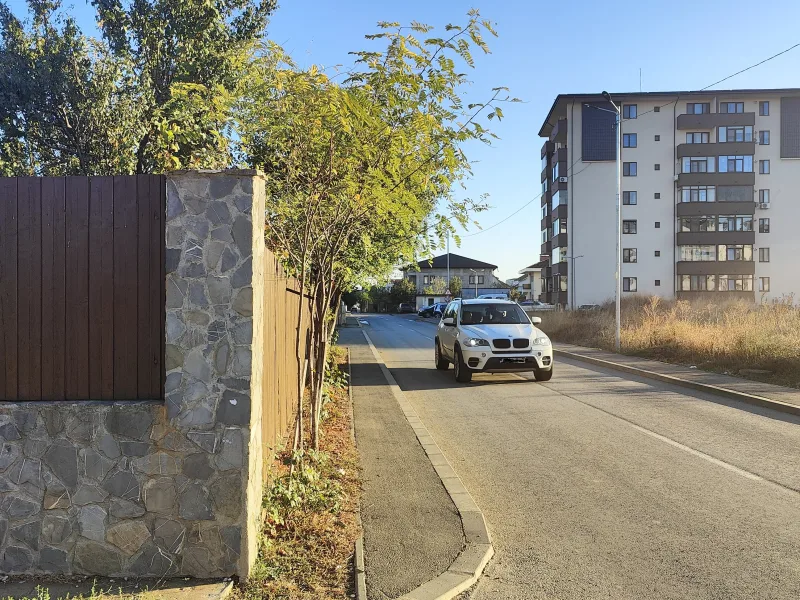 Proprietar: vand 500 m2 de teren intr-o comunitate frumoasa