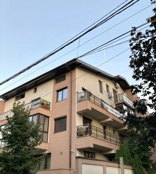 Apartament 3 camere decomandat, mobilat şi utilat în Baziles