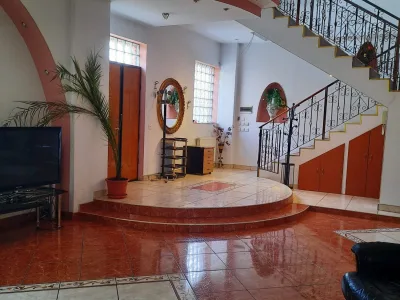 Vila spatioasa de vanzare/inchiriere Sector 2