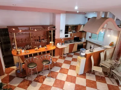 VILA SPATIOASA DE INCHIRIAT / VANZARE SECTOR 2